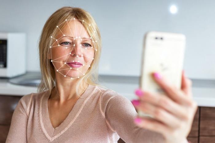 Why selfies more harm than good
