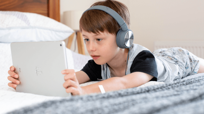 Positive and Negative Impacts of Electronic Devices on Children ... 8 reasons why children should not use handheld devices frequently