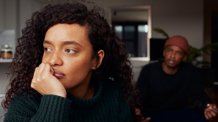 What Is The Difference Between A Comfortable Relationship And Settling? Differences between being happy and being comfortable relationship