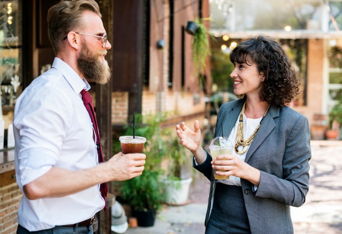 10 reasons you should talk strangers