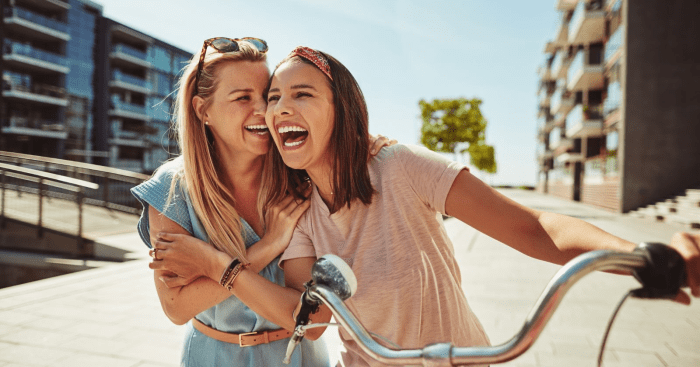 Scientists explain why smart people prefer fewer friends