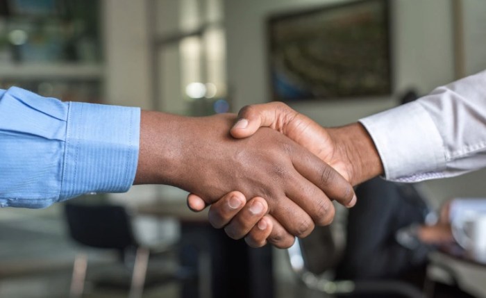 “Don’t Talk to Strangers!” This Simple Childhood Rule is Killing Your ... 10 reasons you should talk strangers